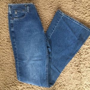Cute + Dramatic Flared Classic Silver Jeans sz 29